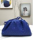 Сумка Bottega Veneta Pouch Blue Woven Clutch